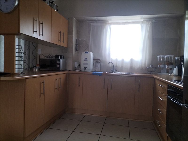 Townhouse For Sale in Wilkoppies - Photo 6