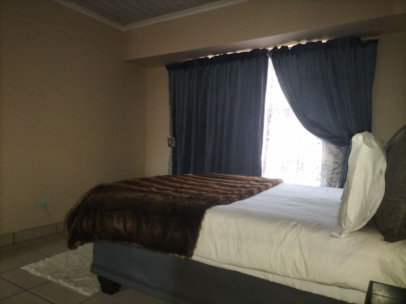 Townhouse For Sale in Wilkoppies - Photo 10