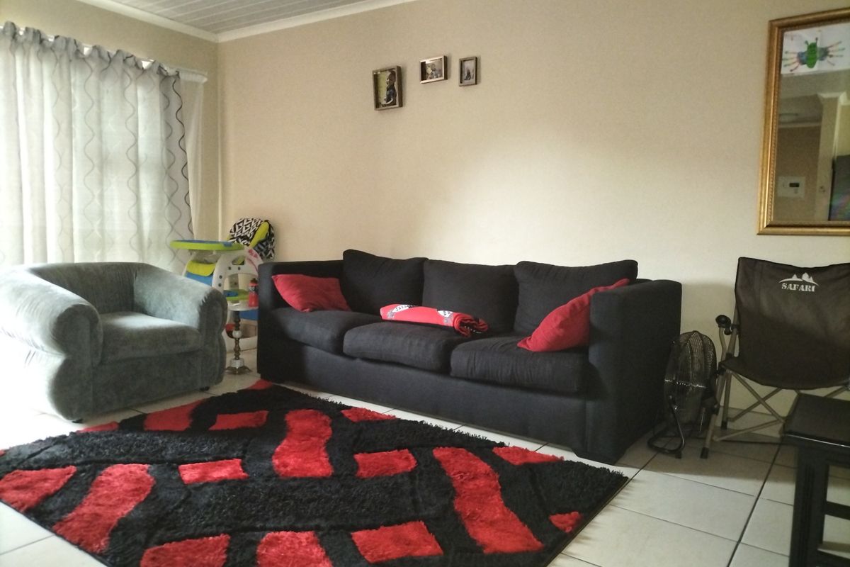 Townhouse For Sale in Wilkoppies - Photo 2