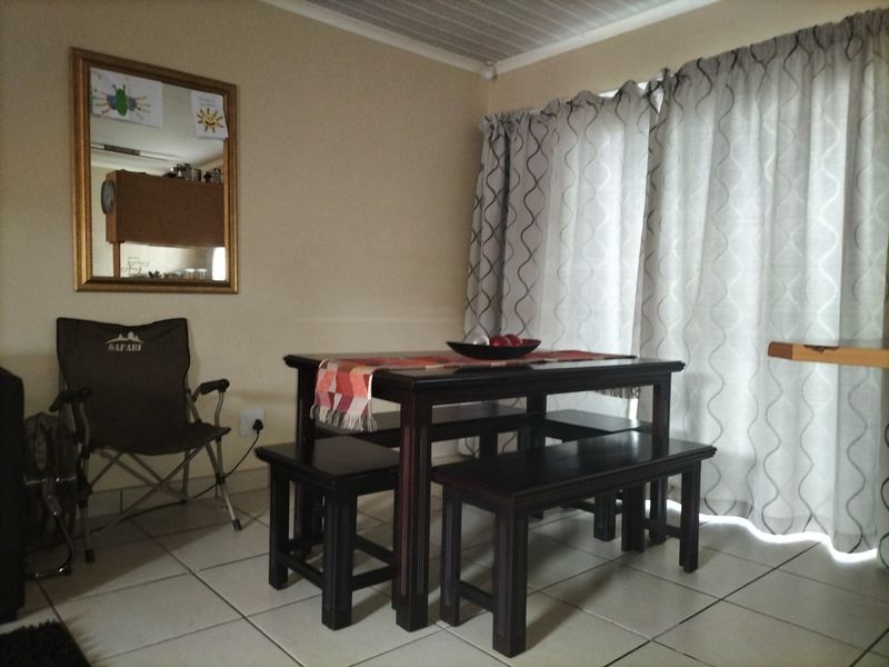 Townhouse For Sale in Wilkoppies - Photo 4
