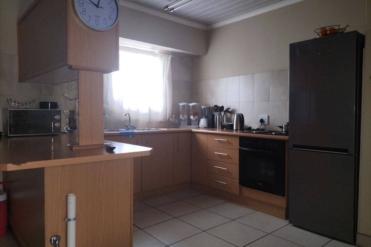 Townhouse For Sale in Wilkoppies - Photo 5