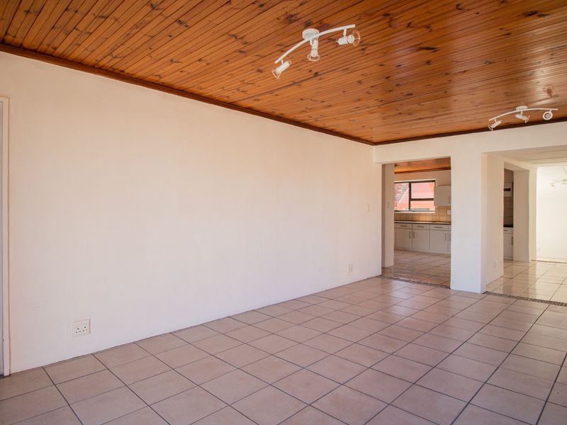 House For Sale in Winslow - Photo 8