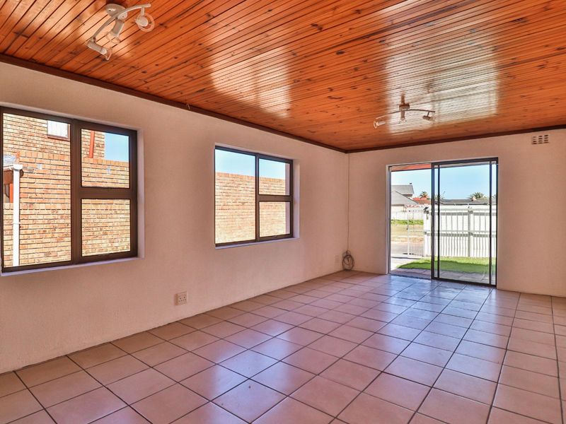 House For Sale in Winslow - Photo 7