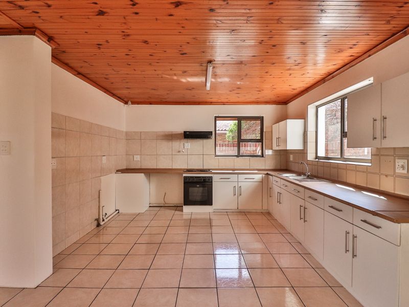 House For Sale in Winslow - Photo 5