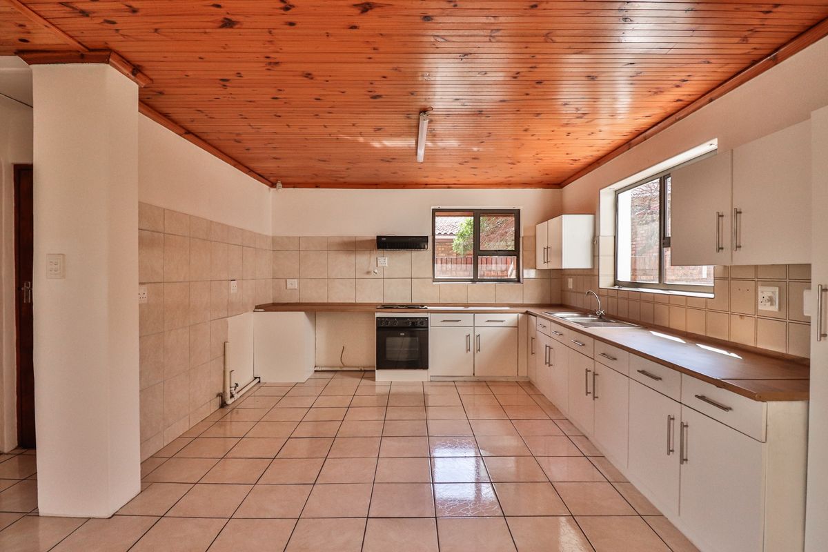 House For Sale in Winslow - Photo 5