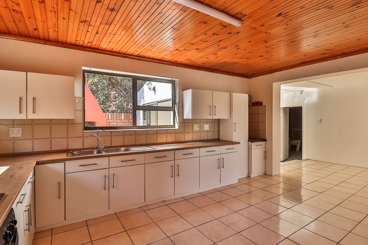 House For Sale in Winslow - Photo 4