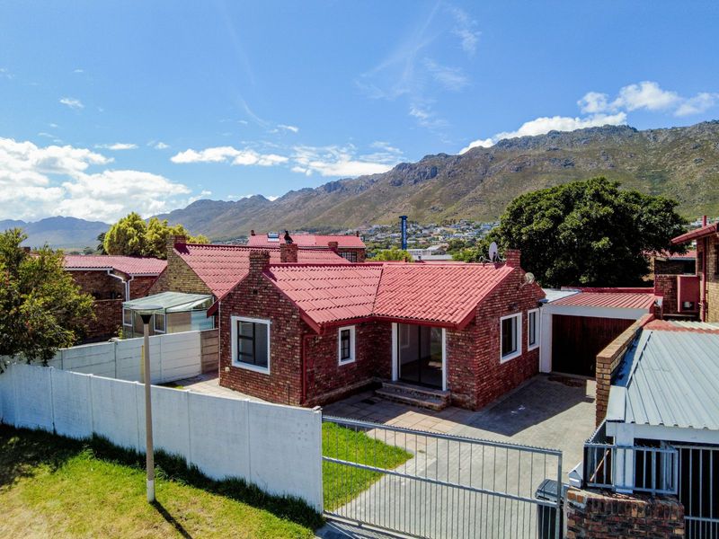 House For Sale in Winslow - Photo 1