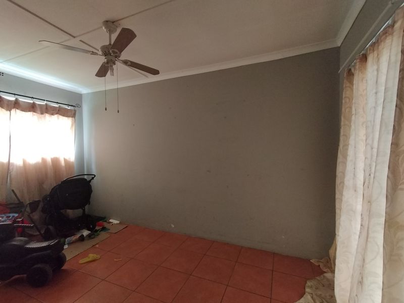 House For Sale in Vaal Park - Photo 2