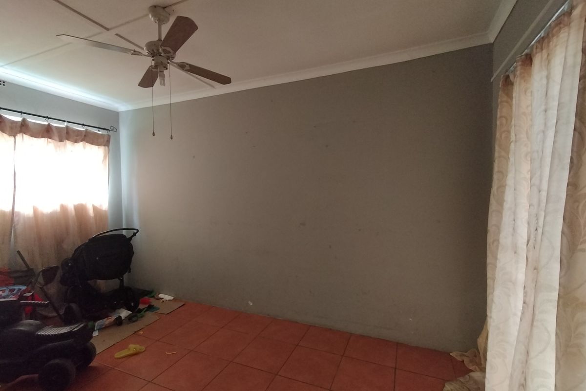 House For Sale in Vaal Park - Photo 2