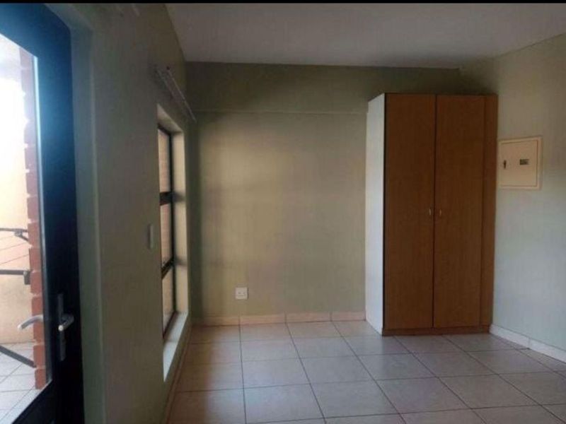 Apartment For Sale in Milpark - Photo 7