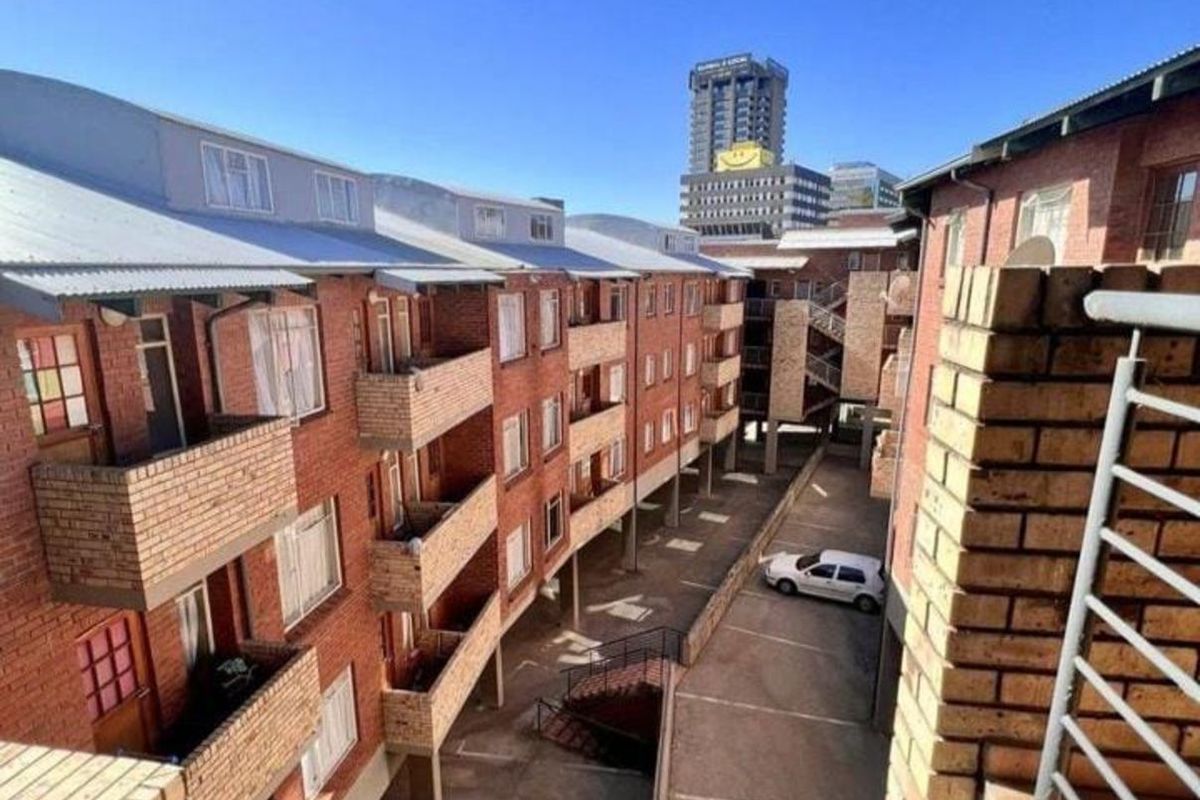Apartment For Sale in Milpark - Photo 4