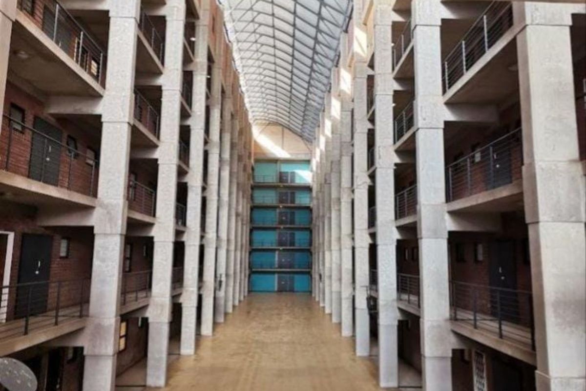 Apartment For Sale in Milpark - Photo 3