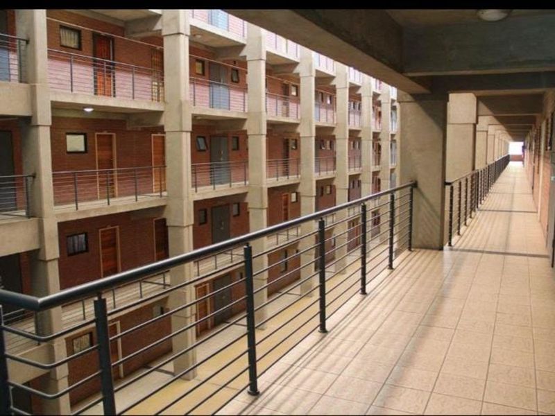 Apartment For Sale in Milpark - Photo 2