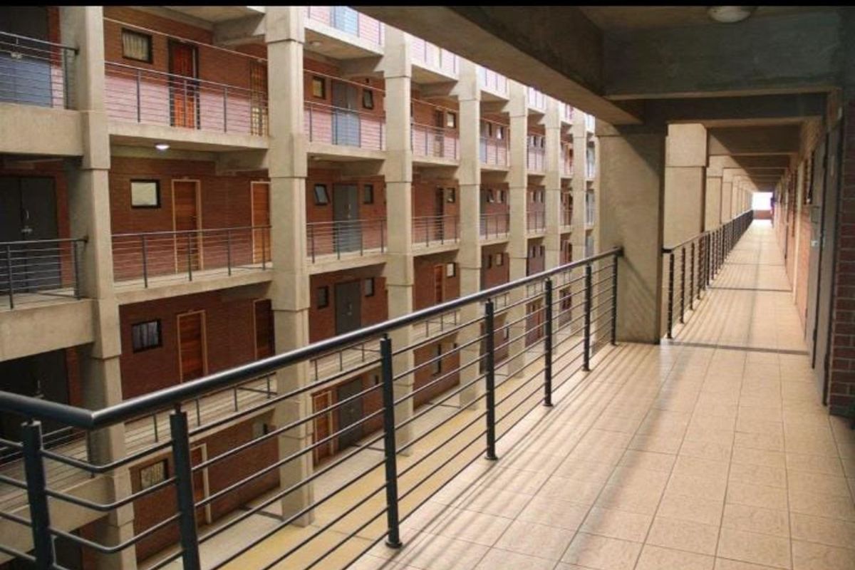 Apartment For Sale in Milpark - Photo 2