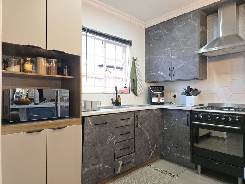 Townhouse For Sale in Rooihuiskraal North - Photo 8