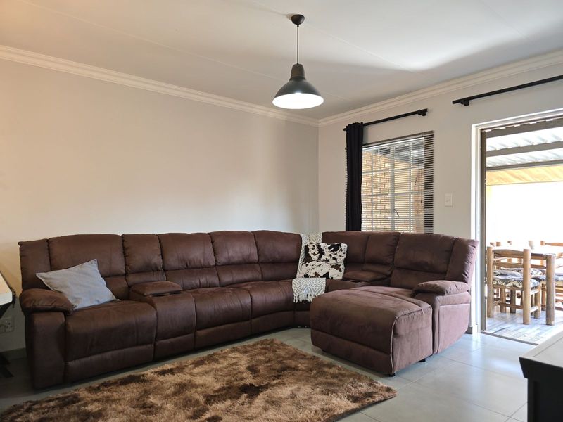 Townhouse For Sale in Rooihuiskraal North - Photo 5