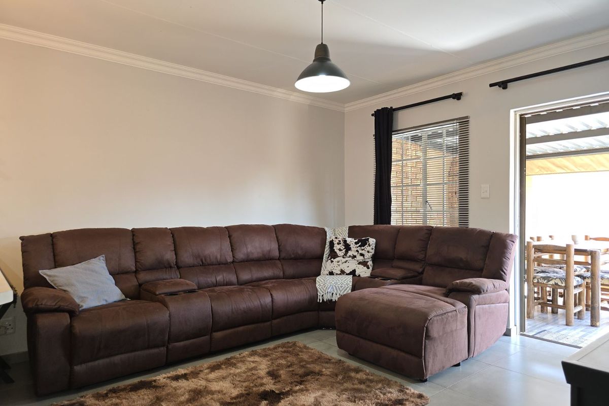 Townhouse For Sale in Rooihuiskraal North - Photo 5