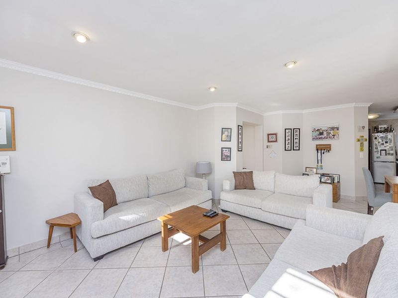 House For Sale in Parklands - Photo 2