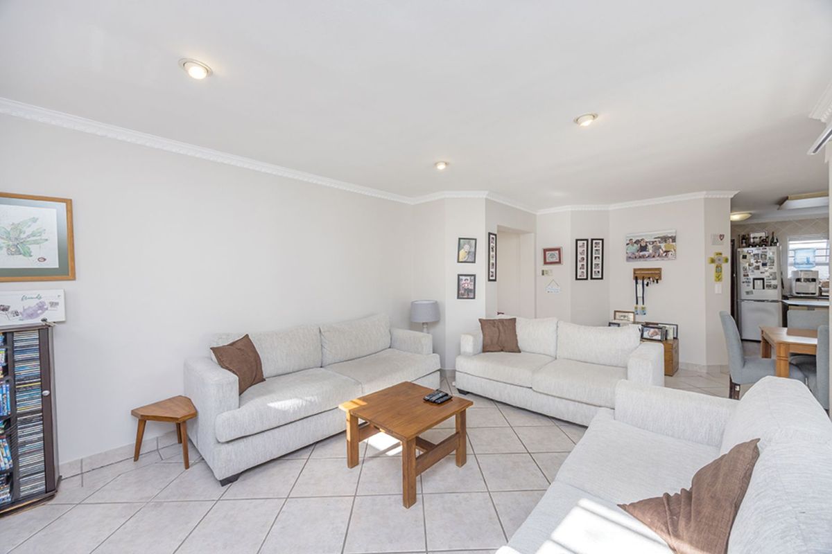 House For Sale in Parklands - Photo 2