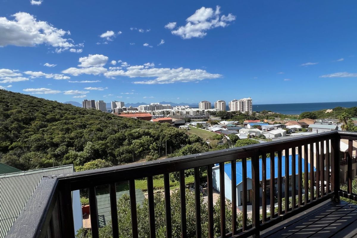 Townhouse For Sale in Boland Park - Photo 5