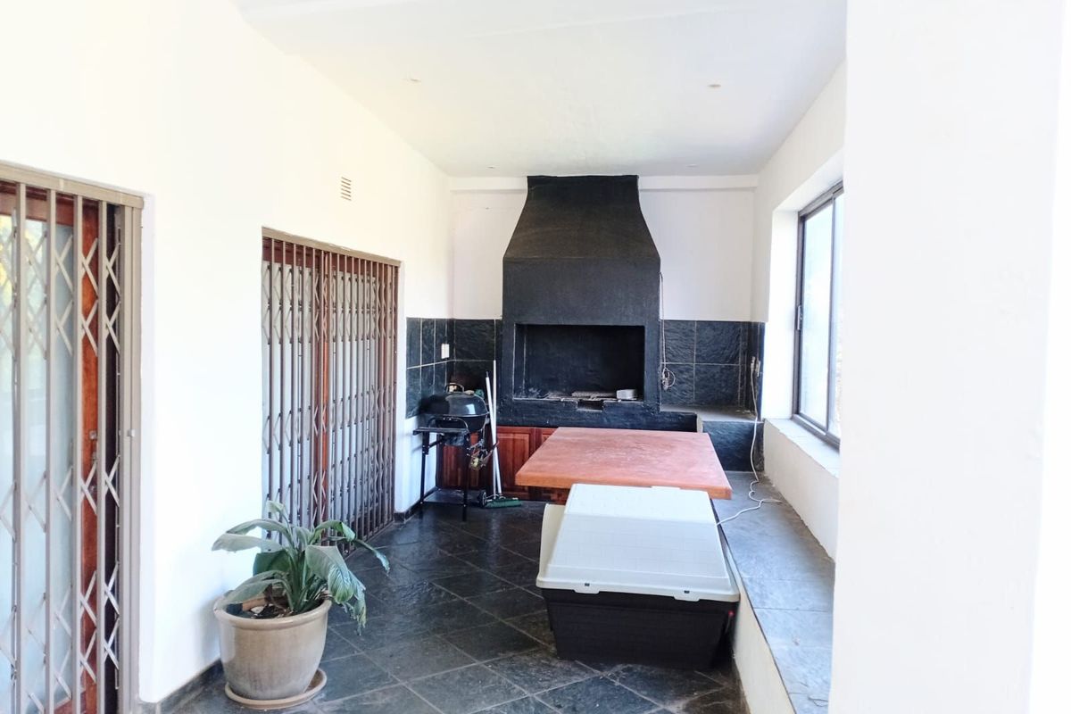 House For Sale in Northcliff - Photo 2