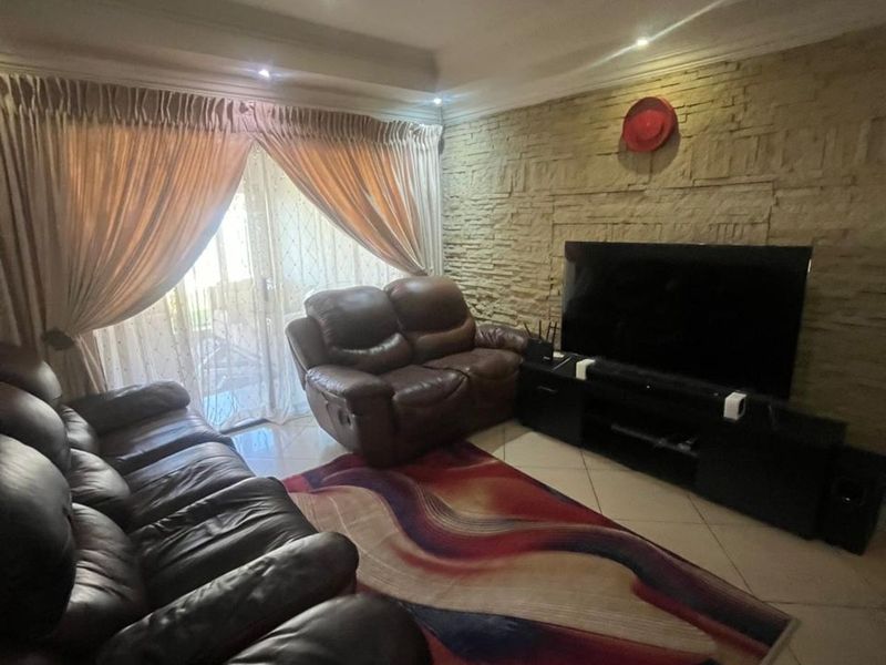 House For Sale in Savannah Country Estate - Photo 8