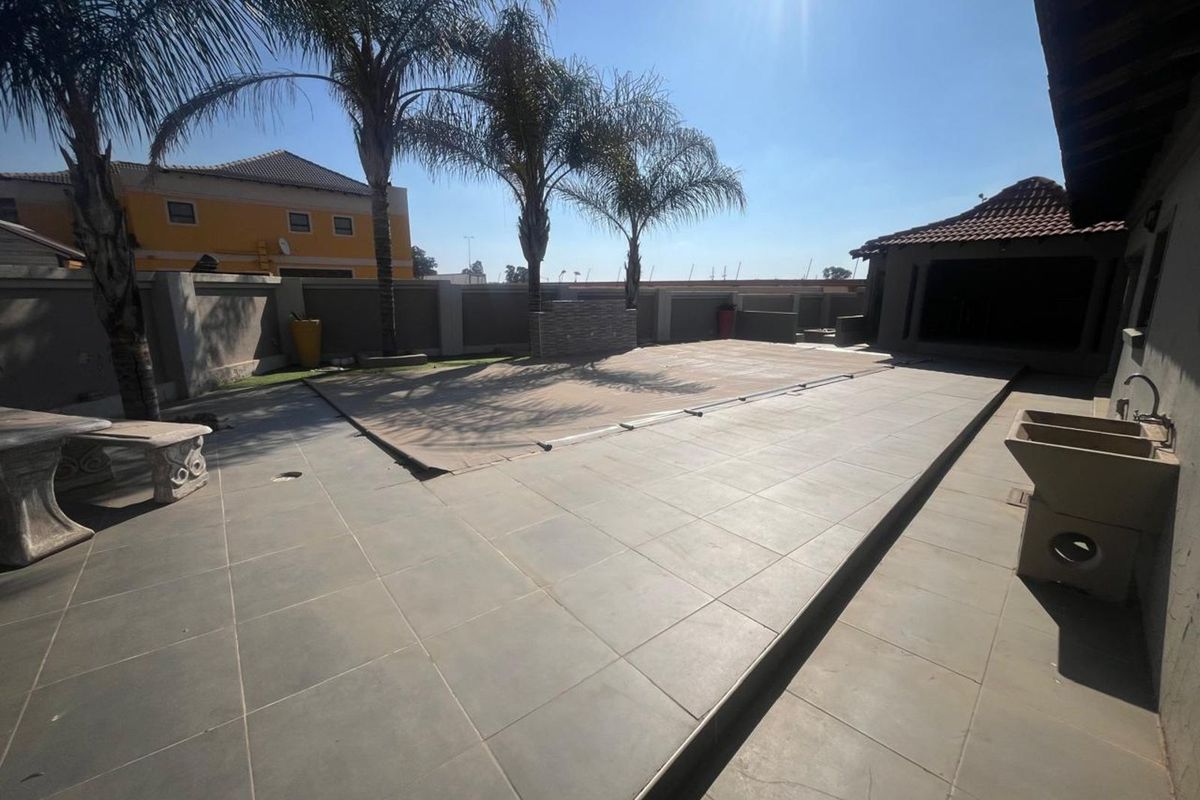 House For Sale in Savannah Country Estate - Photo 3