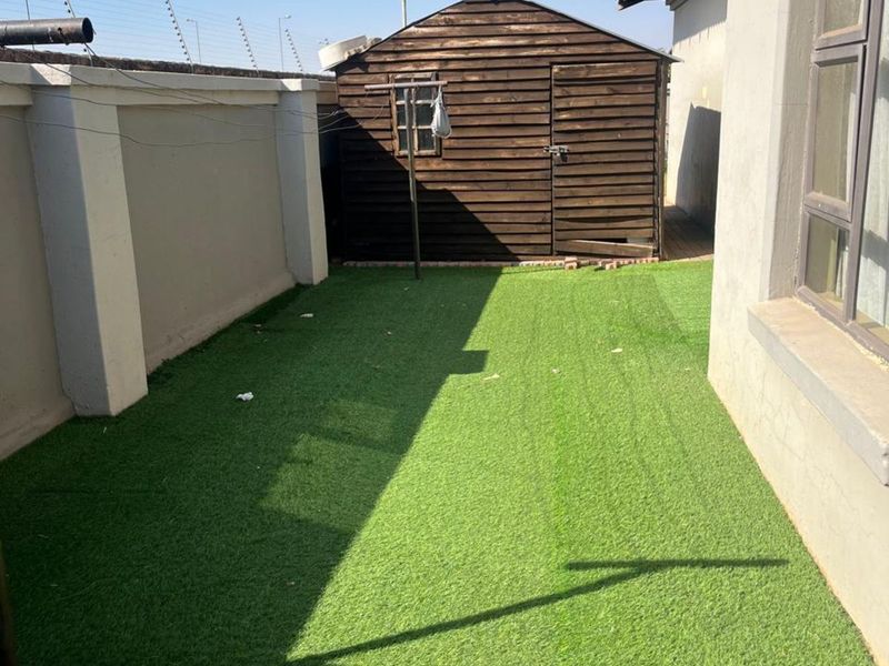 House For Sale in Savannah Country Estate - Photo 2