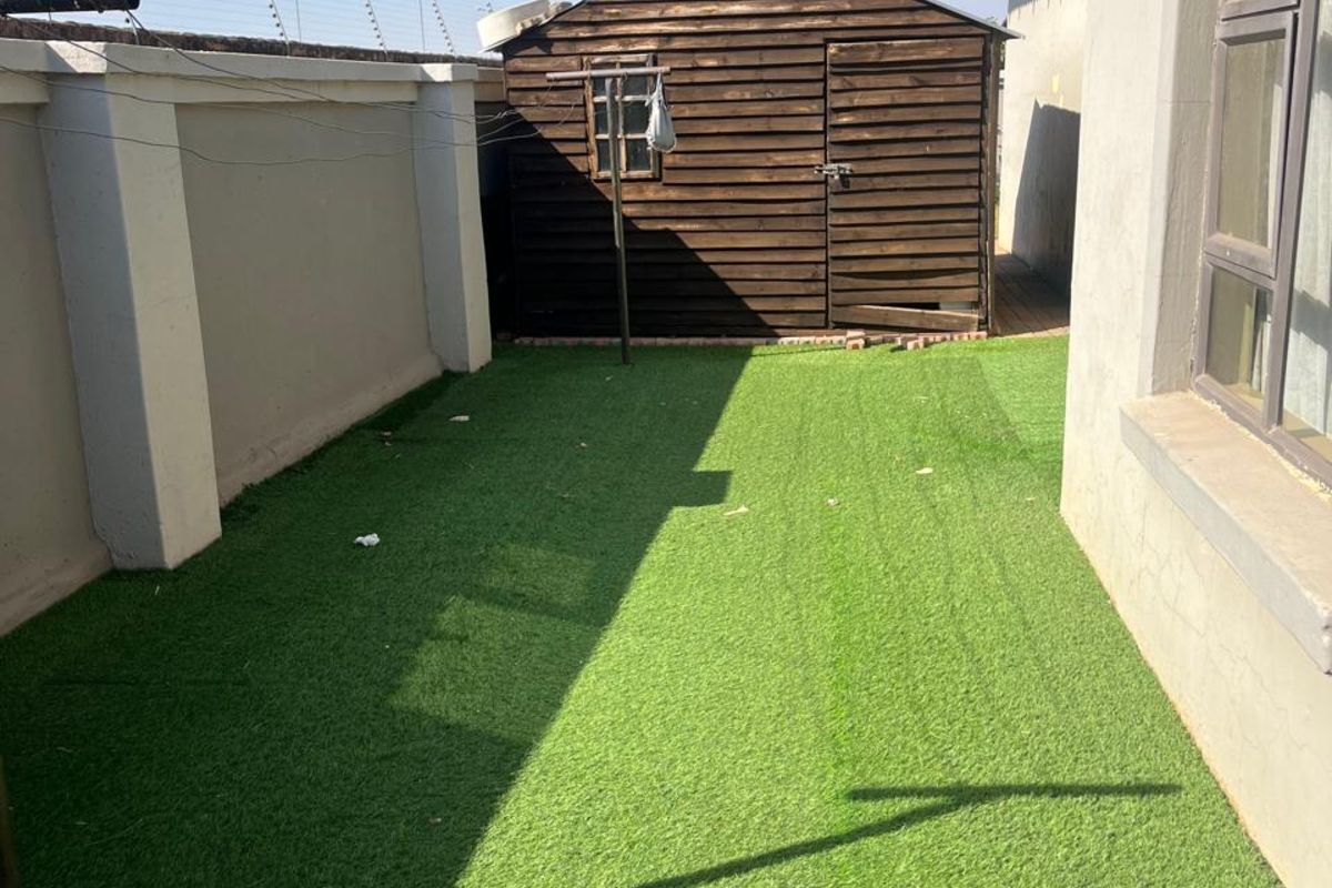 House For Sale in Savannah Country Estate - Photo 2