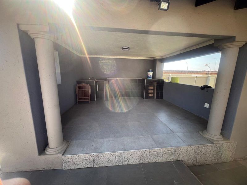 House For Sale in Savannah Country Estate - Photo 4