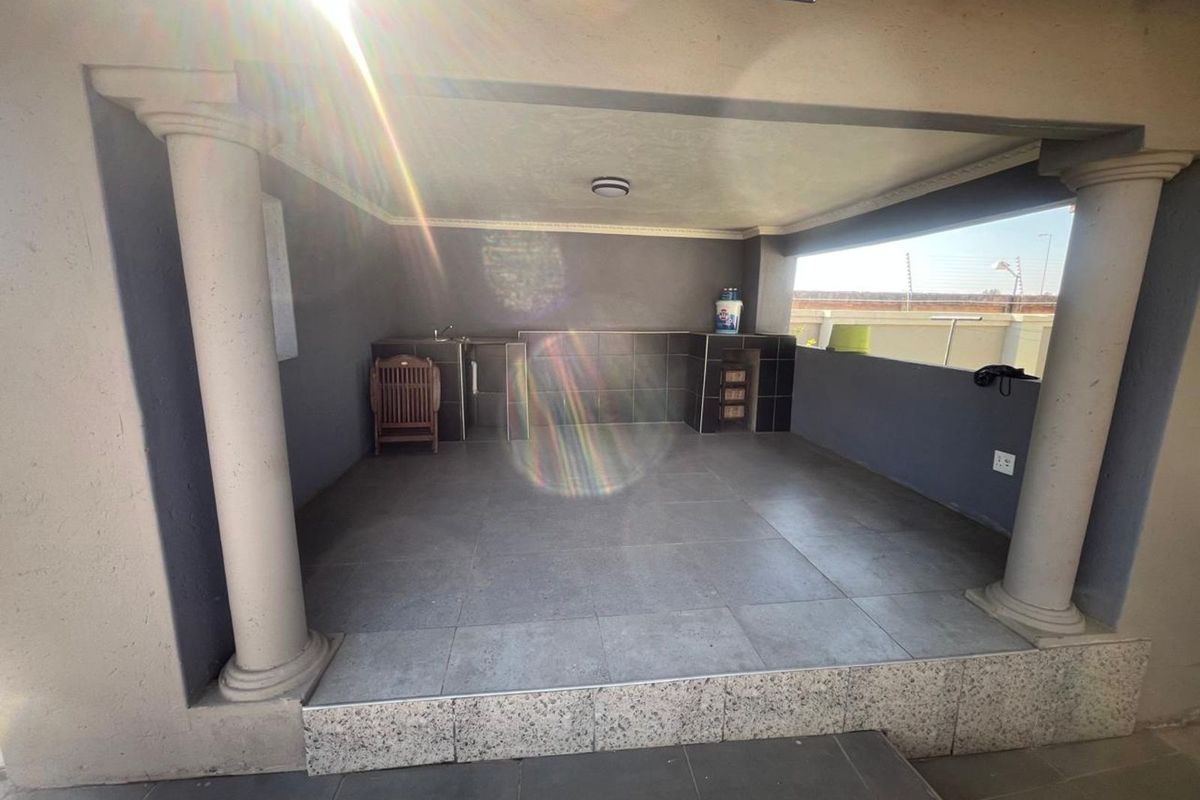 House For Sale in Savannah Country Estate - Photo 4