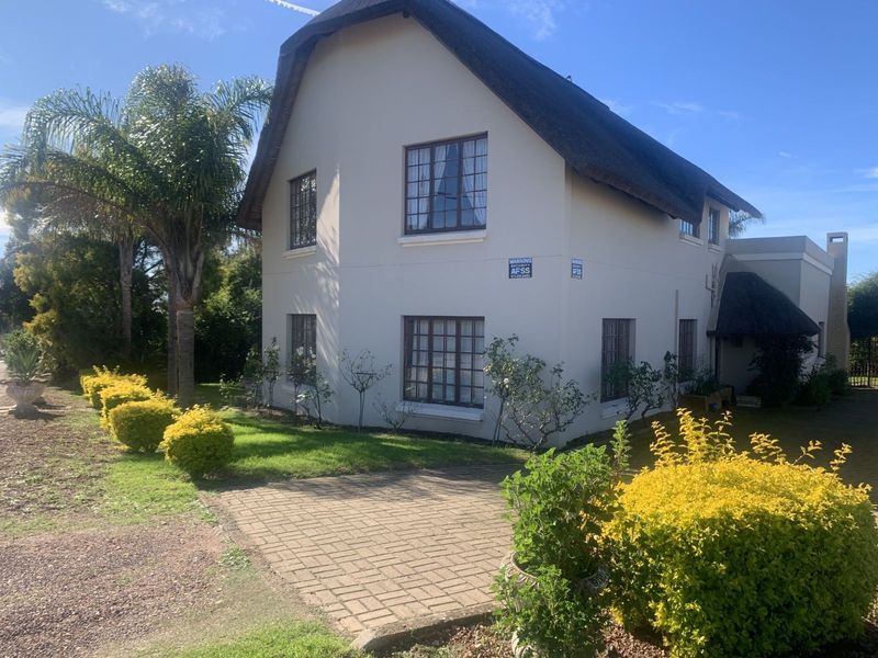 House For Sale in Albertinia Central - Photo 3