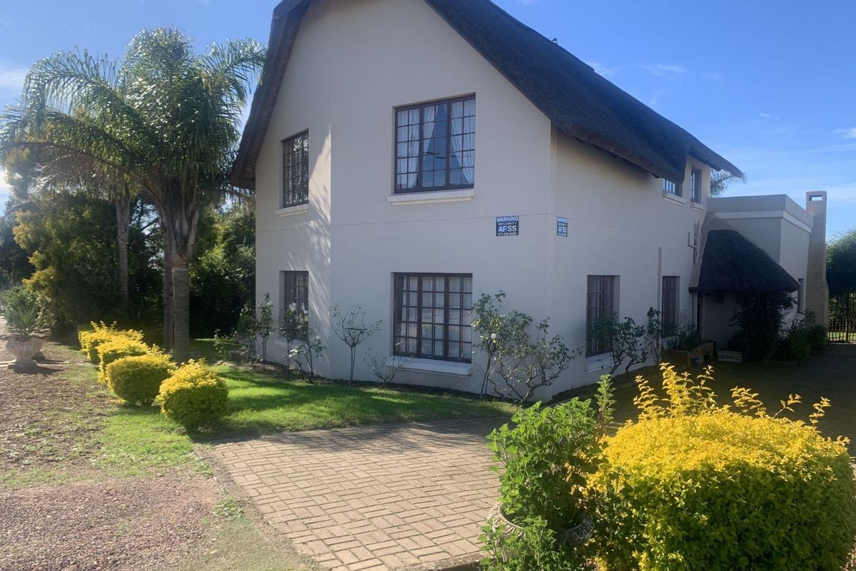 House For Sale in Albertinia Central - Photo 3