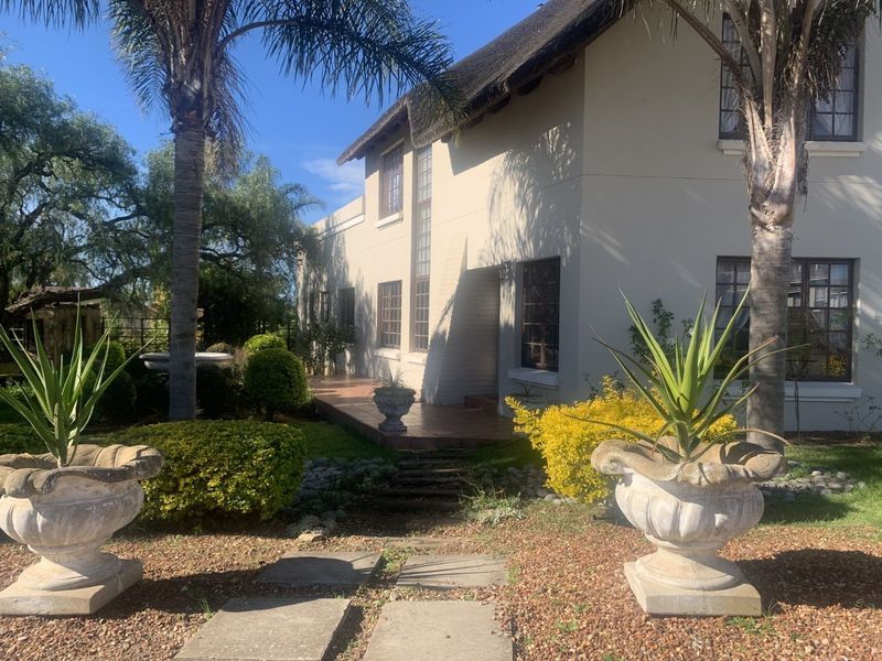 House For Sale in Albertinia Central - Photo 2