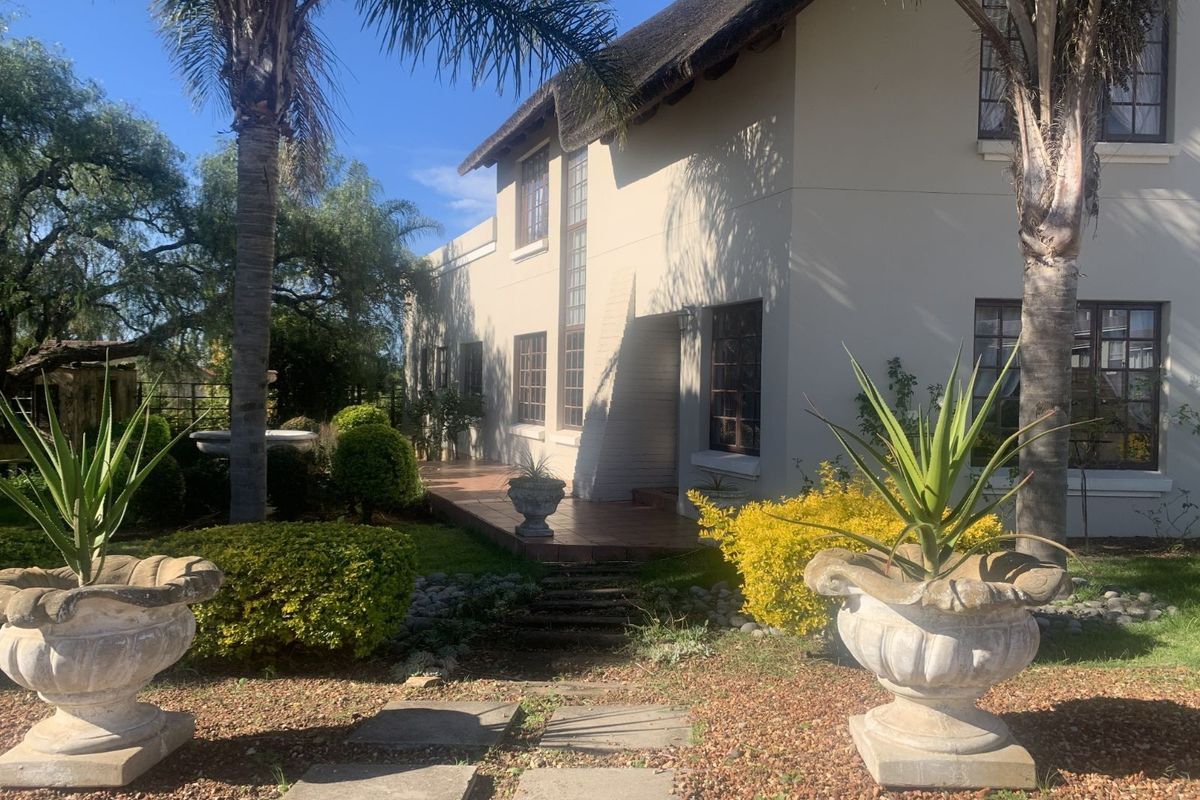 House For Sale in Albertinia Central - Photo 2