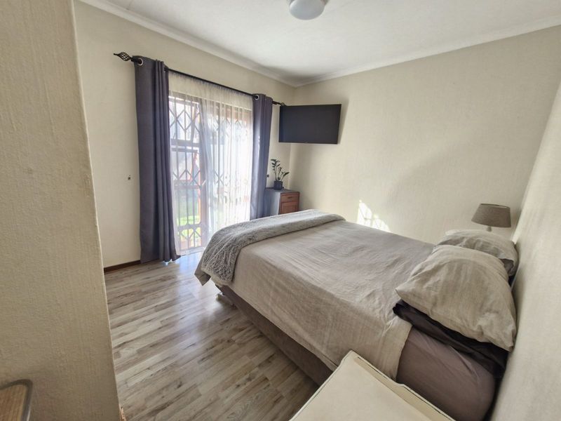 Townhouse For Sale in Maroeladal - Photo 6