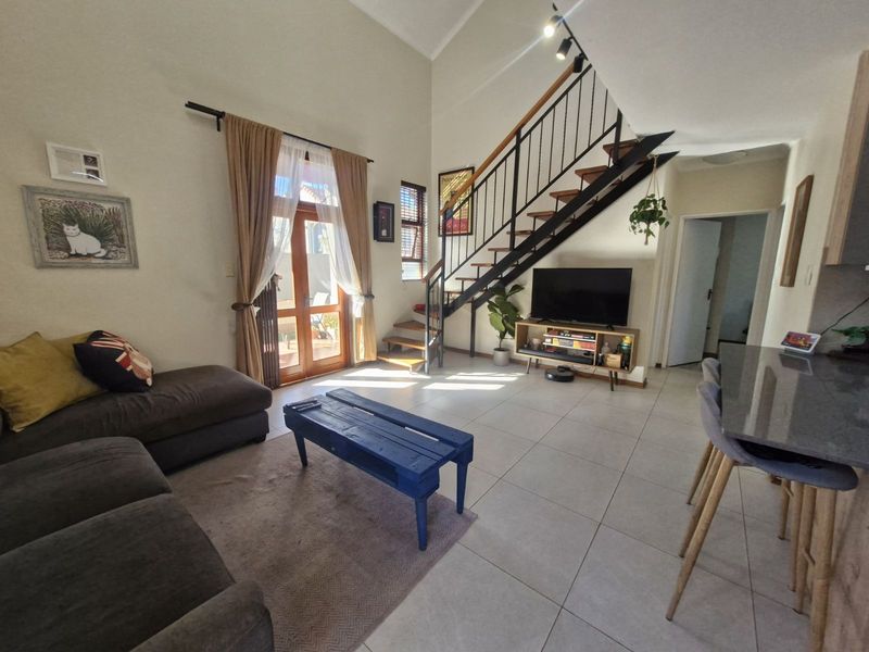 Townhouse For Sale in Maroeladal - Photo 2