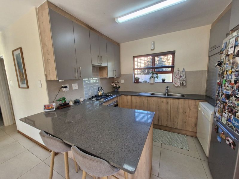 Townhouse For Sale in Maroeladal - Photo 3