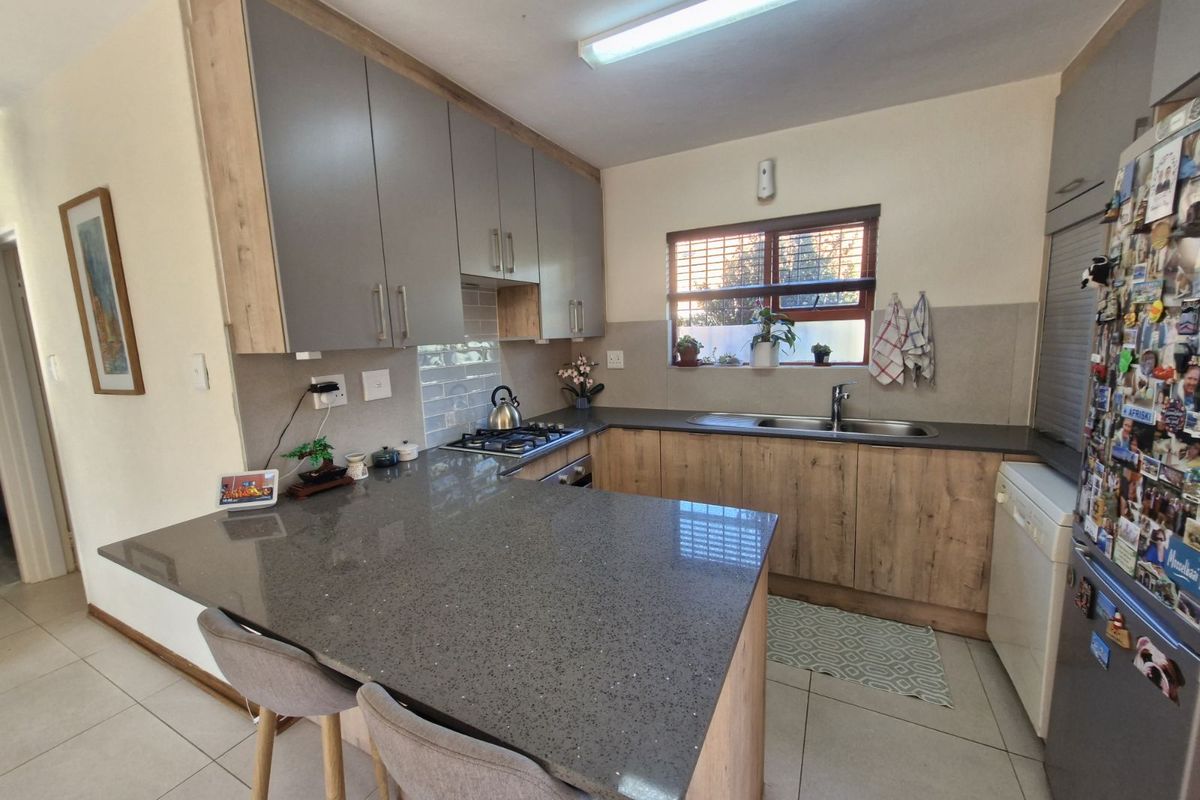 Townhouse For Sale in Maroeladal - Photo 3