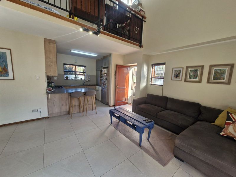 Townhouse For Sale in Maroeladal - Photo 4