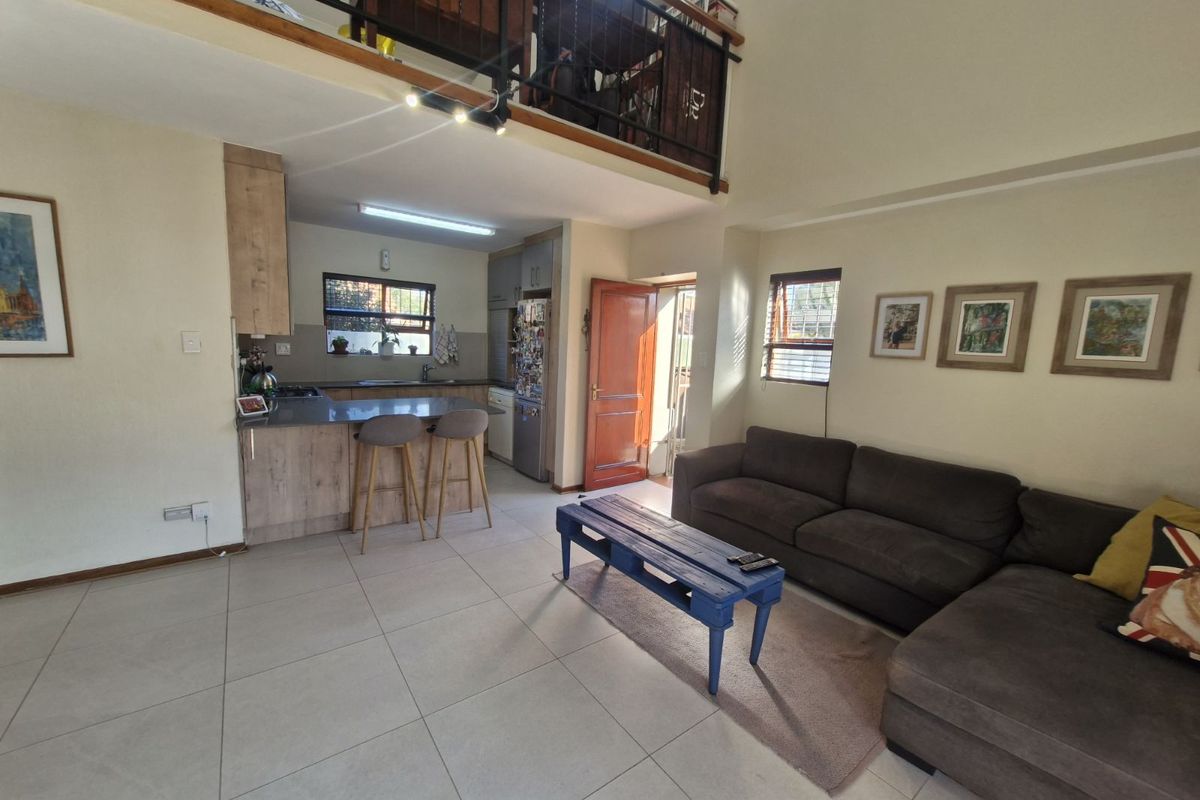 Townhouse For Sale in Maroeladal - Photo 4