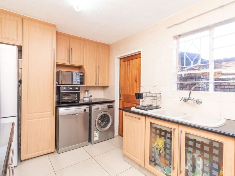 Townhouse For Sale in Fairland - Photo 7