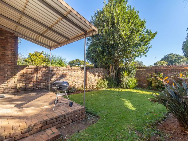 Townhouse For Sale in Fairland - Photo 2