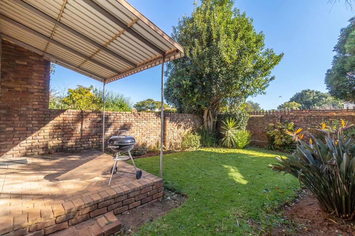 Townhouse For Sale in Fairland - Photo 2