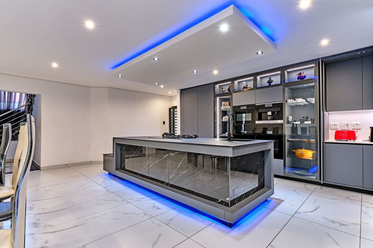 House For Sale in Northcliff - Photo 4