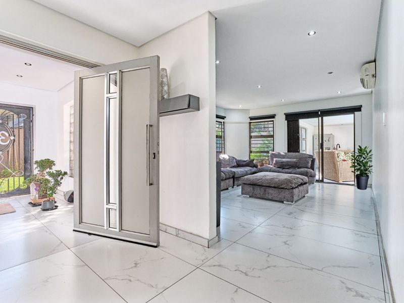 House For Sale in Northcliff - Photo 2