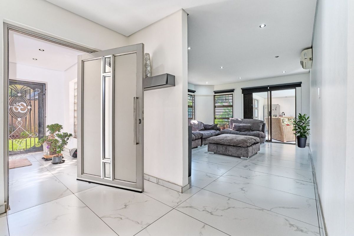 House For Sale in Northcliff - Photo 2