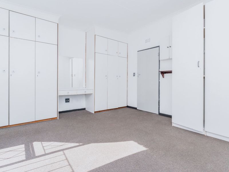Townhouse For Sale in Windsor West - Photo 5