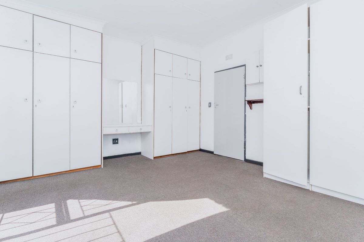 Townhouse For Sale in Windsor West - Photo 5