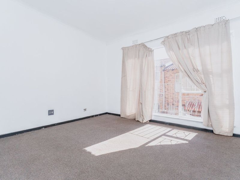 Townhouse For Sale in Windsor West - Photo 6